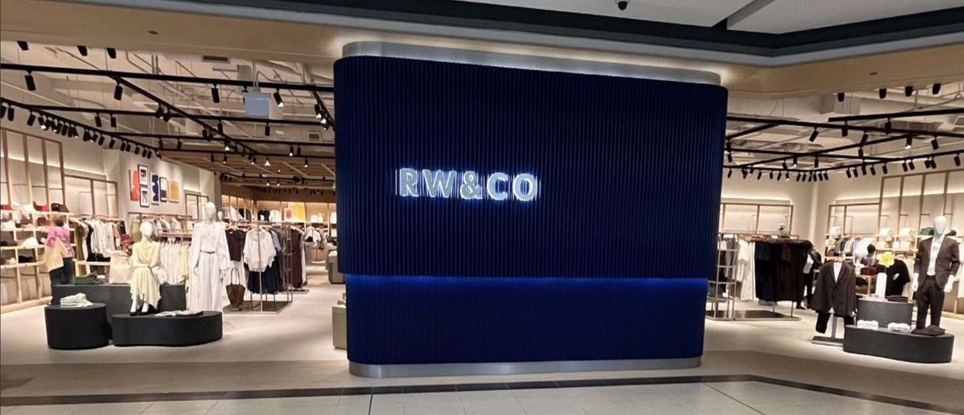 Retail entrance with illuminated fluted navy feature wall